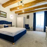 Dallure Luxury Boutique - Old Town Aparthotel Brașov