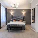 Dallure Luxury Boutique - Old Town Brasov Aparthotel 3*