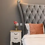 Dallure Luxury Boutique - Old Town