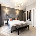 Dallure Luxury Boutique - Old Town 3* Braşov