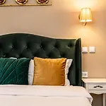 Dallure Luxury Boutique - Old Town 3*