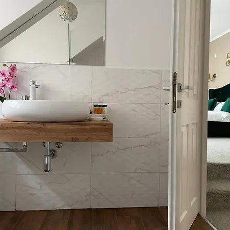 Dallure Boutique - Central, Self Check In