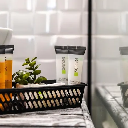 Dallure Boutique - Central, Self Check In בראשוב