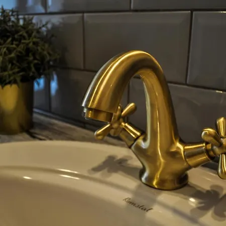 Dallure Boutique - Central, Self Check In Lägenhetshotell Braşov