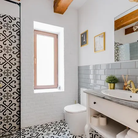 Dallure House Boutique - Entire House&rooms - Old Town - Self Check-in 3*