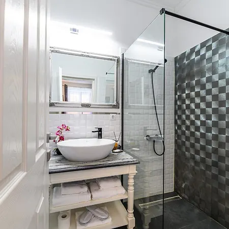 Dallure House Boutique - Entire House&rooms - Old Town - Self Check-in Appart hôtel 3*