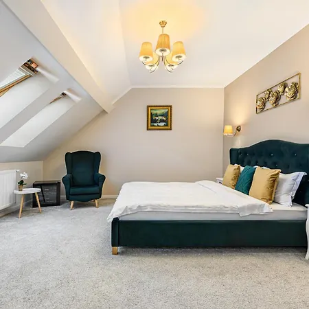 Dallure Luxury Boutique - Old Town Brasov 3* Brasov
