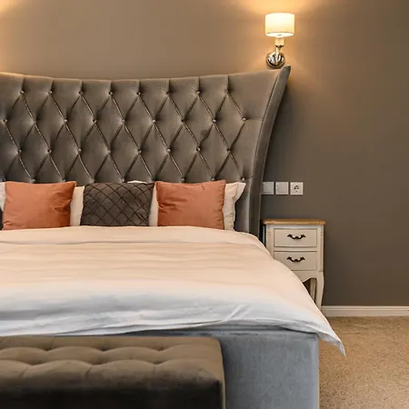 Dallure Boutique - Central, Self Check In בראשוב