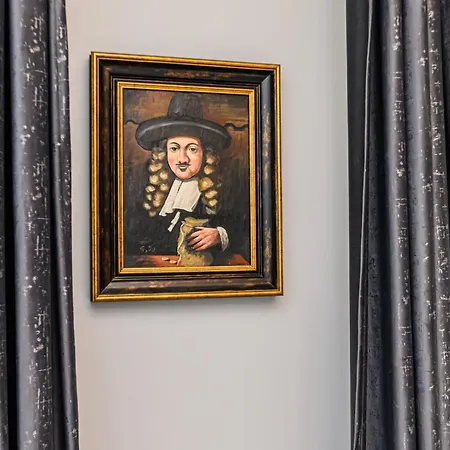 Dallure Boutique - Central, Self Check In