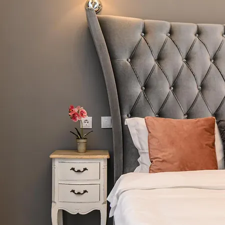 Dallure Boutique - Central, Self Check In