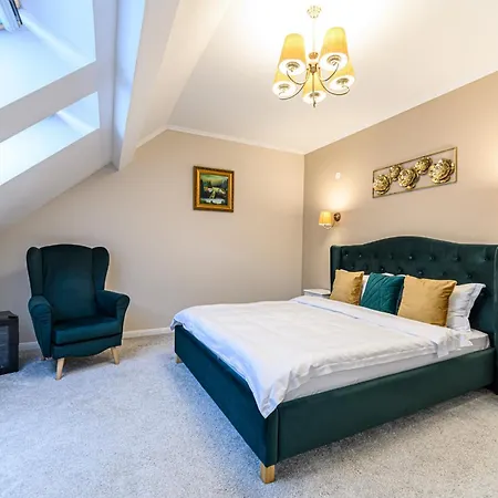 Dallure House Boutique - Entire House&rooms - Old Town - Self Check-in Braşov