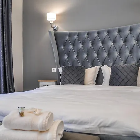 Dallure Boutique - Central, Self Check In Lejlighedshotel Braşov