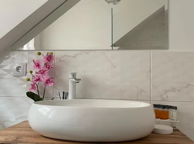 Dallure House Boutique - Central, Self Check In 3* בראשוב