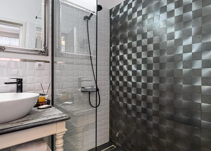 Dallure House Boutique - Central, Self Check In 3* בראשוב