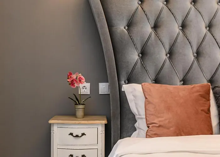 Dallure Boutique - Central, Self Check In